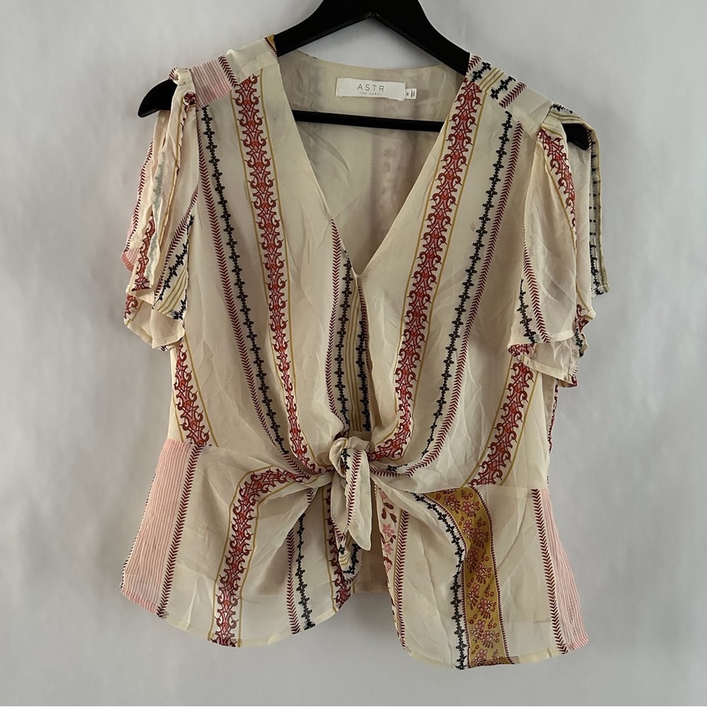 ASTR The Label Cream Boho Pattern Tie Front Cold Shoulder Blouse Size Medium - Picture 5 of 8